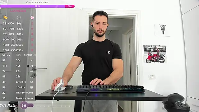 Show modela ZackFraser na web-kameri
