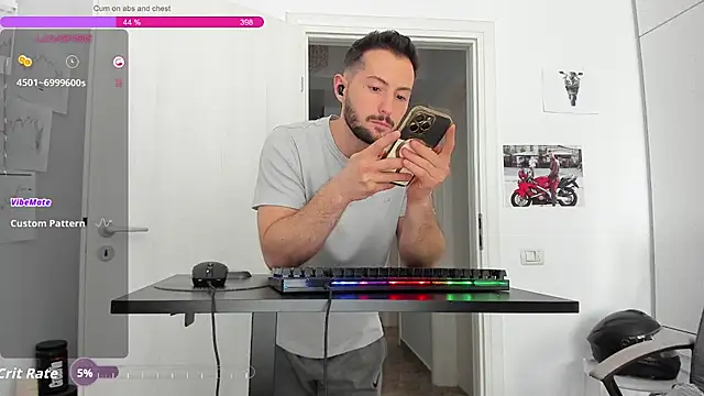 ZackFraser Show in webcam