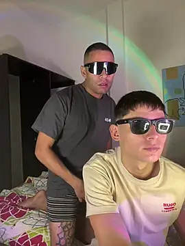 TwoLatinosxxx Шоу с уебкамера