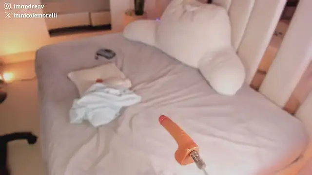 Nicolemorelli2's Webcam Show