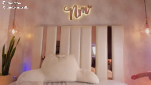 Nicolemorelli2's Webcam Show