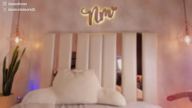 Nicolemorelli2's Webcam Show