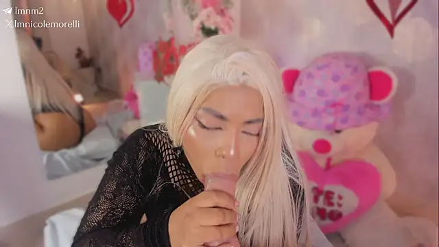 Nicolemorelli2's Webcam Show