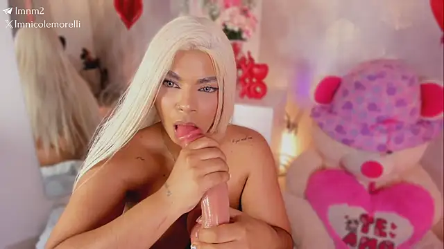 Nicolemorelli2's Webcam Show