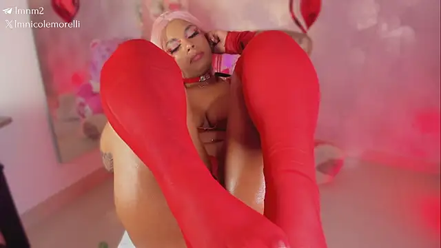 Nicolemorelli2: διαδικτυακό σόου στην κάμερα