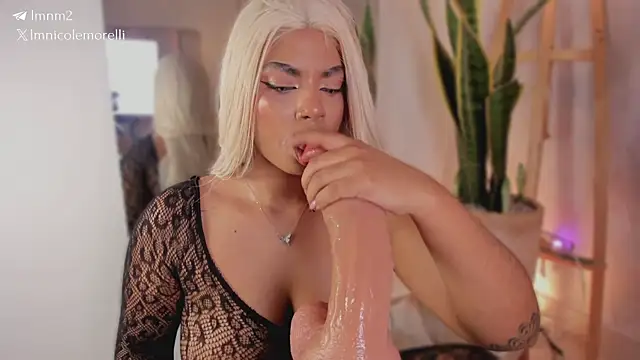 Nicolemorelli2's Webcam Show