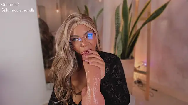 Nicolemorelli2's Webcam Show