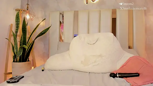 Nicolemorelli2's Webcam Show