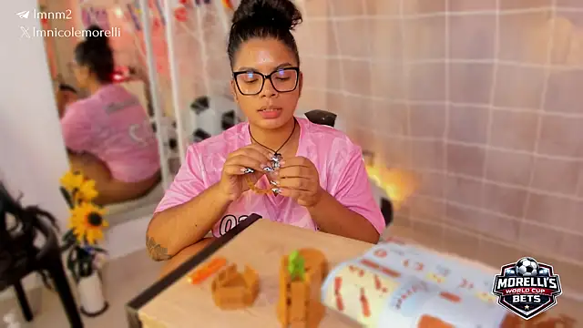 Show modela Nicolemorelli2 na web-kameri