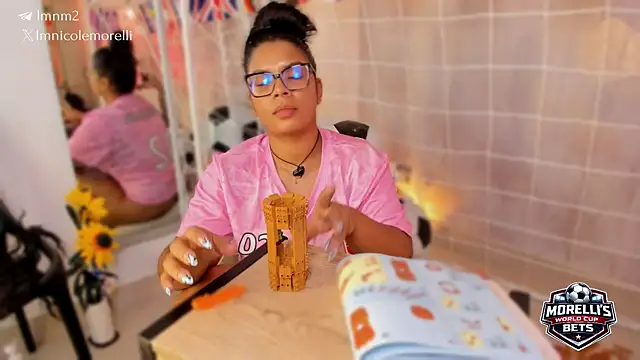 Nicolemorelli2's Webcam Show