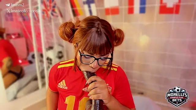 Nicolemorelli2's Webcam Show