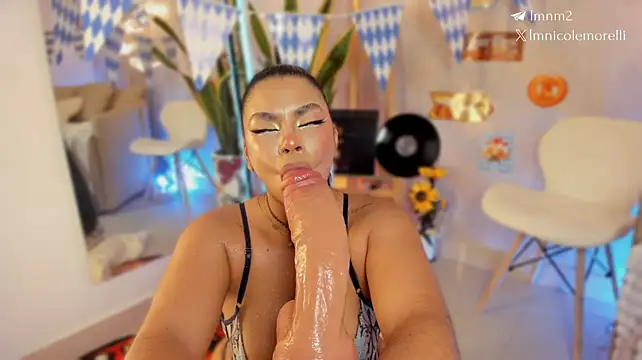 Nicolemorelli2's Live XXX Chat
