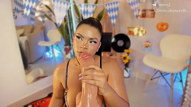 Nicolemorelli2's Webcam Show