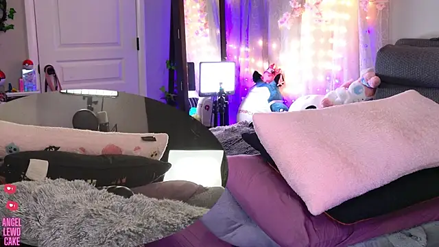عرض كام Angel-Lewd-Cake