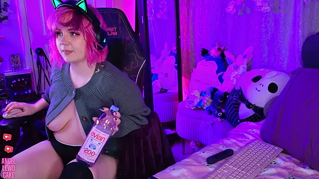 Angel-Lewd-Cake Show Webcam