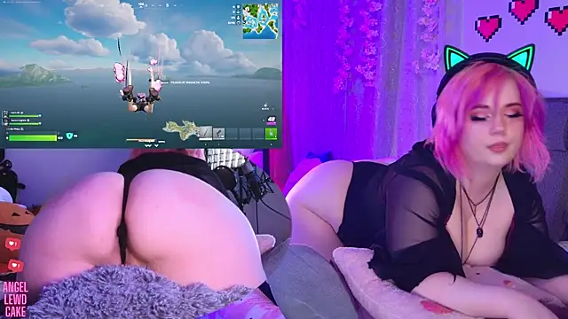 Angel-Lewd-Cake: διαδικτυακό σόου στην κάμερα