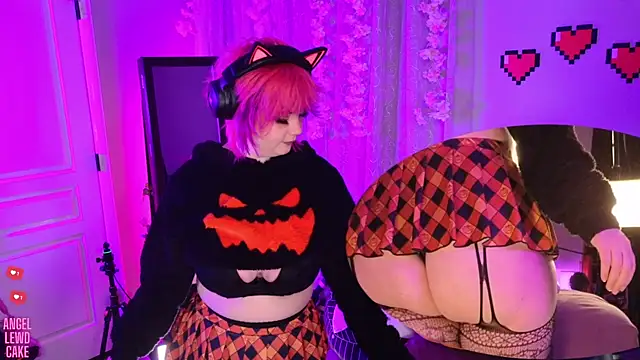 Angel-Lewd-Cake Show in webcam