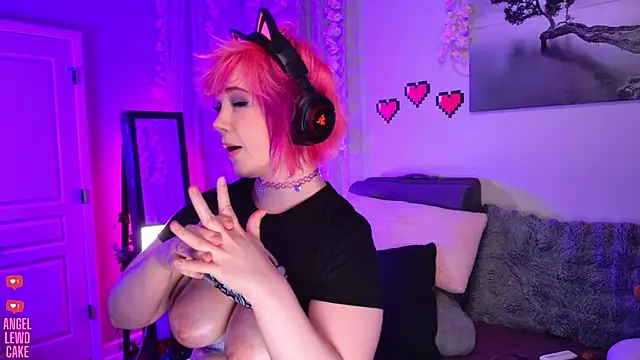 Angel-Lewd-Cake Adlı Modelin Web Kamerası Şovu