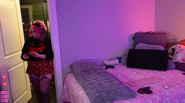 Angel-Lewd-Cake Show Webcam