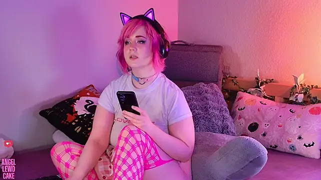 הופעת וובקאם של Angel-Lewd-Cake