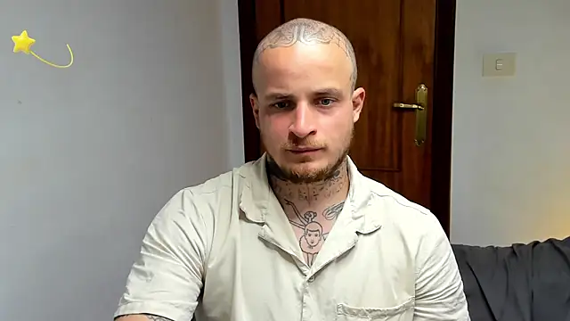 Show modela layneinchains na web-kameri
