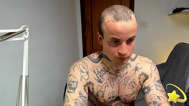 Show modela layneinchains na web-kameri