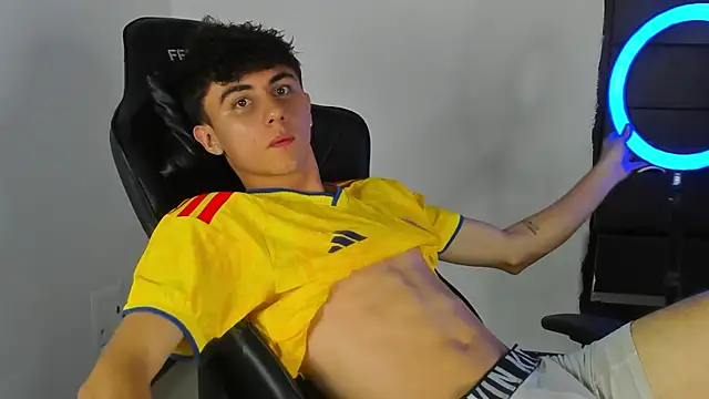 عرض كام Demian_cute18