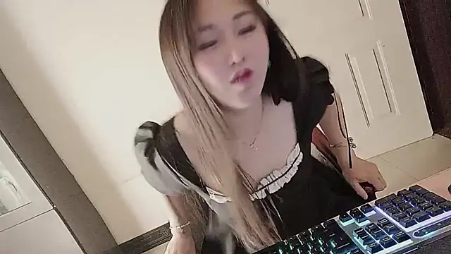 mimi-yangyang Show in webcam