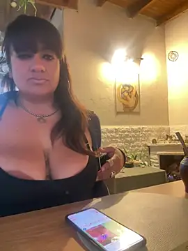 Sensualmente333のライブXXXチャット