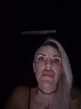 Show modela UK_Tall_Barbie_Slut na web-kameri