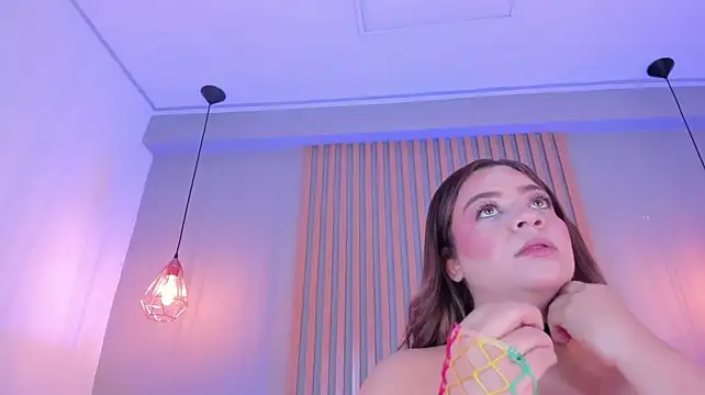 sarah-bonneth Show in webcam