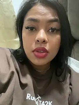 PUSHYLATE's Live XXX Chat