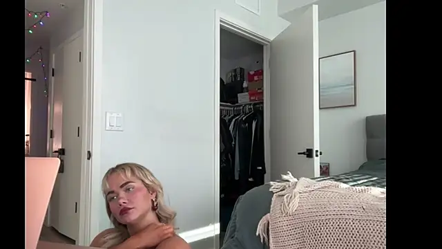 ElenaErickson Adlı Modelin Canlı XXX Sohbeti