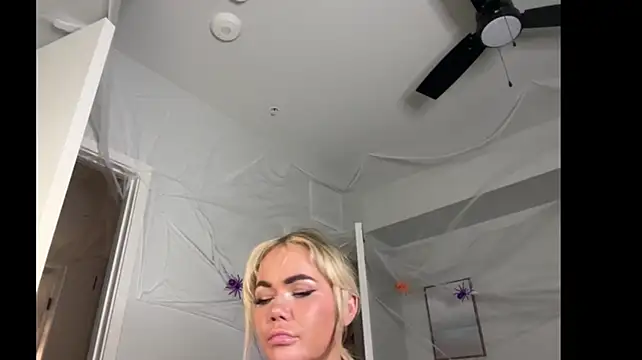 ElenaErickson Show in webcam