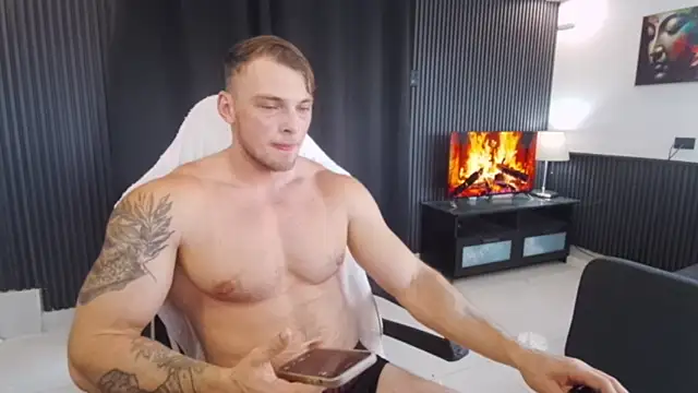 Show modela YourHotGreg na web-kameri