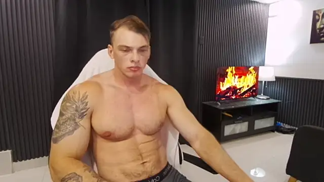 Show modela YourHotGreg na web-kameri