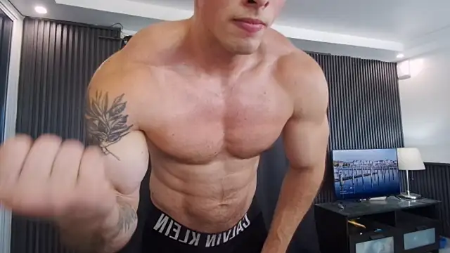 Show modela YourHotGreg na web-kameri
