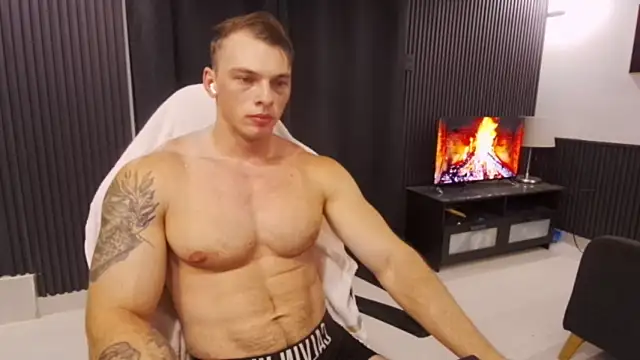Show modela YourHotGreg na web-kameri