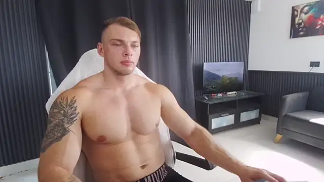 Show modela YourHotGreg na web-kameri