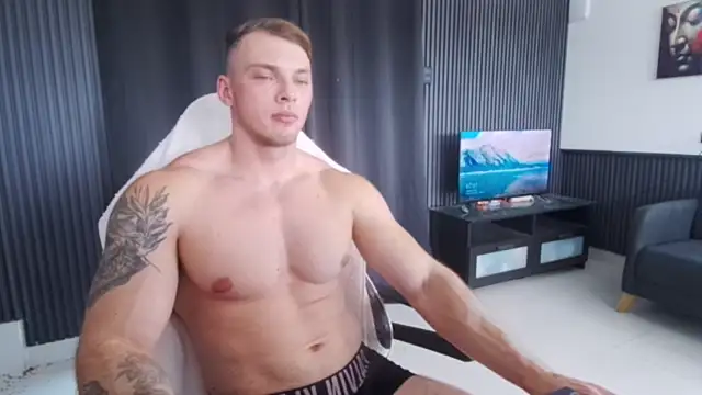 Show modela YourHotGreg na web-kameri
