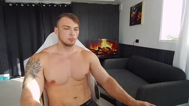 Show modela YourHotGreg na web-kameri