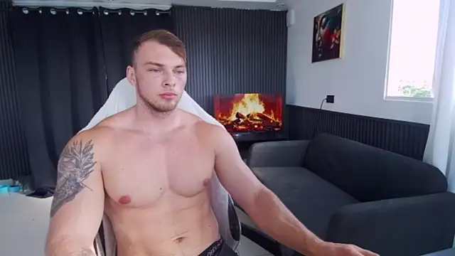Show modela YourHotGreg na web-kameri