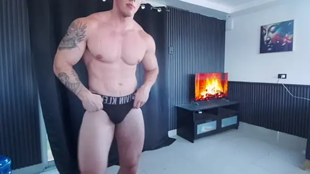 YourHotGreg Show in webcam