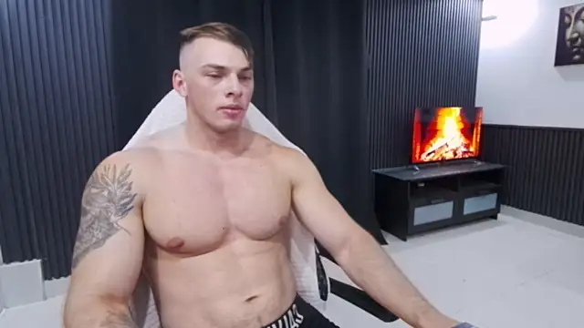 Show modela YourHotGreg na web-kameri