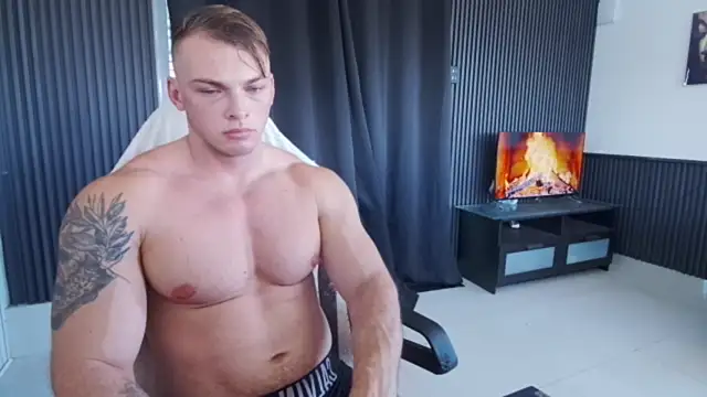 Show modela YourHotGreg na web-kameri