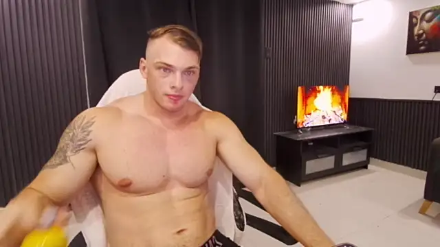 Show modela YourHotGreg na web-kameri