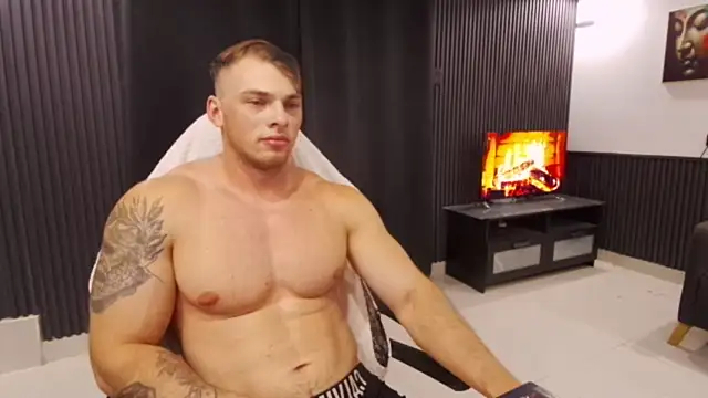 Show modela YourHotGreg na web-kameri