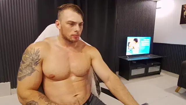 Show modela YourHotGreg na web-kameri