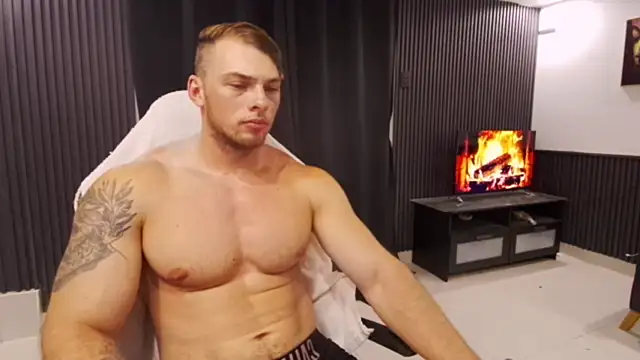 Show modela YourHotGreg na web-kameri