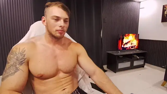 Show modela YourHotGreg na web-kameri